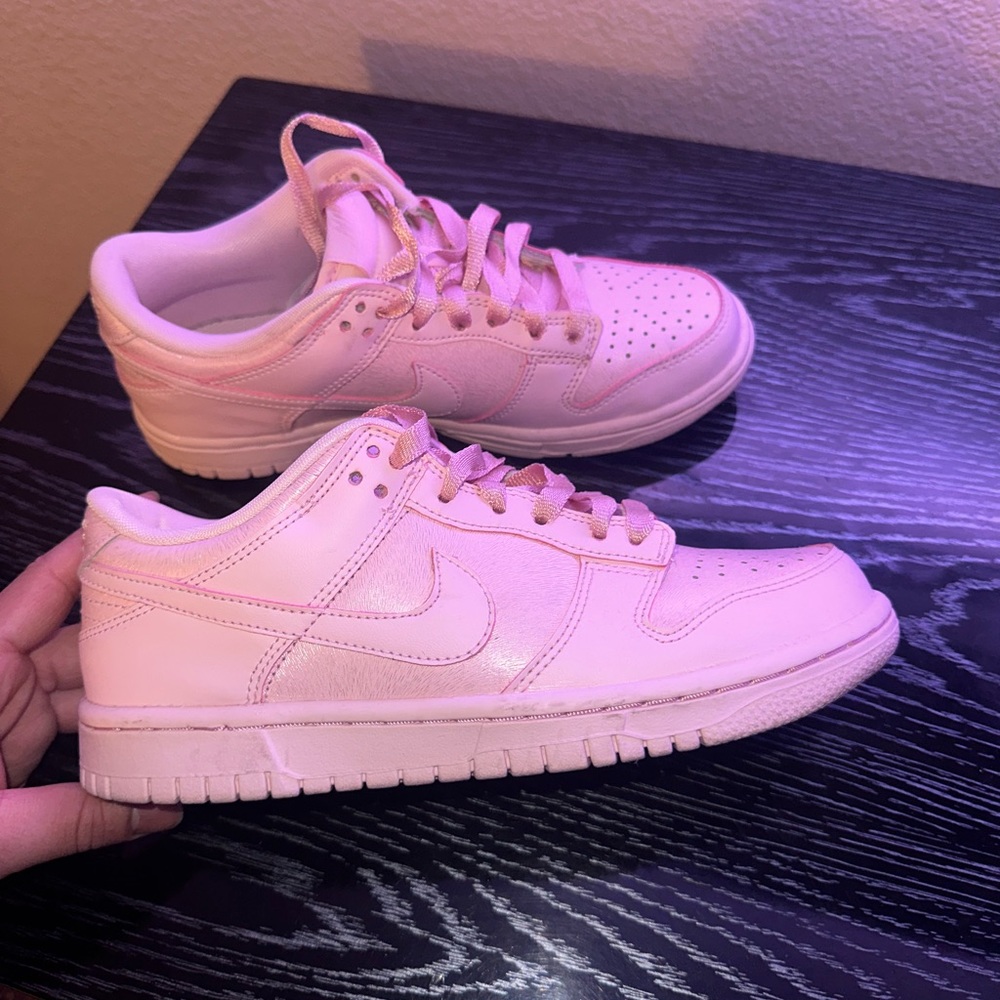Nike woman’s pink dunk sneakers